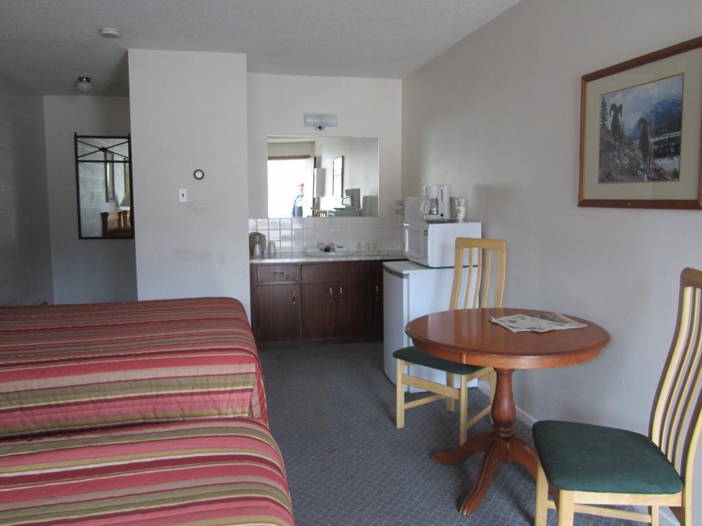 The Gateway Inn Canmore Habitación foto